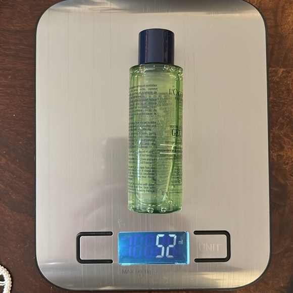 L'Occitane En Provence lip balms and facial cleanser in Holiday tin - Picture 8 of 8